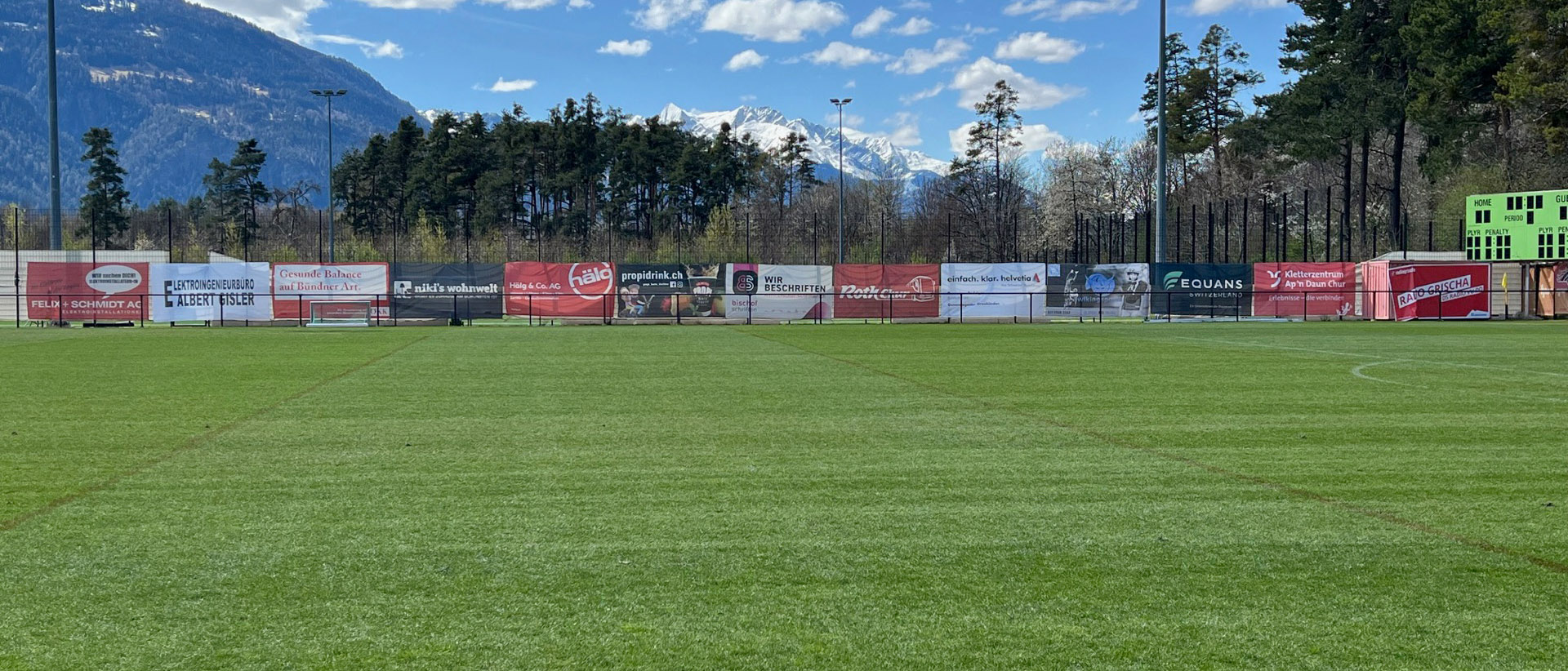 Sponsoren am Spielfeld